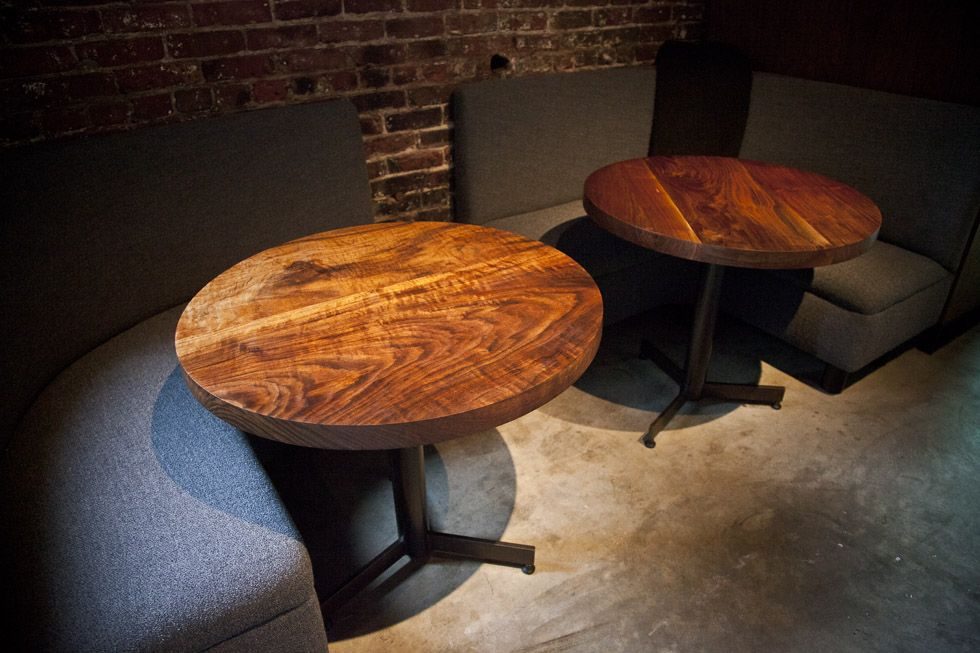 Round table, Walnut